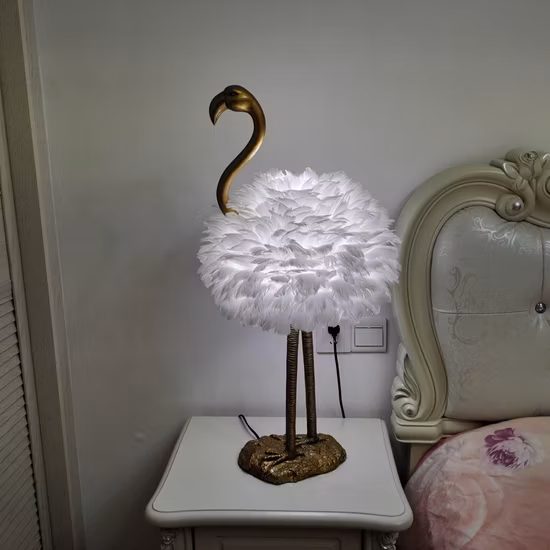 Lámpara de pelo blanco dorado de flamenco, decoración para habitación, luz de plumas